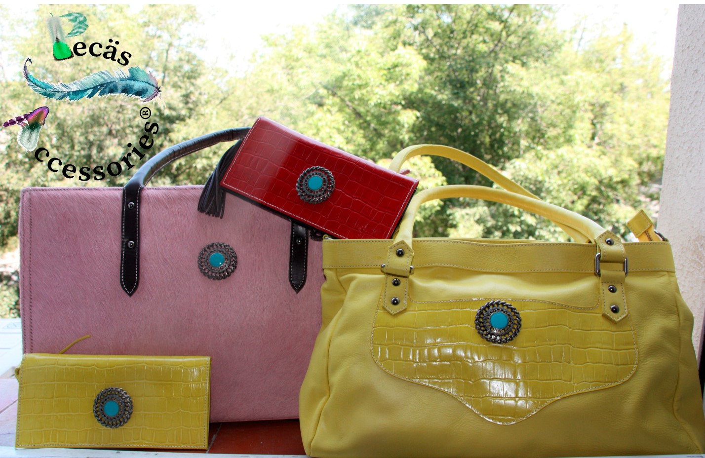 ZONA OUTLET  Nuestros bolsos que se han usado para sesiones de fotos, los podréis encontrar aquí, pueden estar rozados de llevarlo la modelo ,siempre se ponen fotos de lo que pueda sufrir el bolso,en cada uno de los modelos, vale la pena ya que son desperfectos mínimos del mismo uso diario que le hemos dado y tienen un 50% de descuento. Los bolsos de temporadas atrasadas también los encontrareis aquí y esos están intactos....